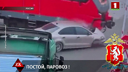 В Екатеринбурге поезд раздавил выехавший на пути автомобиль
