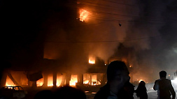 Крупный пожар произошел в Карачи, есть погибшие