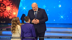 "В Беларуси нет чужих детей" - Лукашенко тепло поздравил собравшихся на Главной елке страны