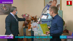 Подарки от Президента и Минздрава получили родители первого новорождённого белоруса в 2022 году 