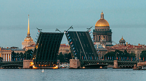 В Петербурге водитель каршеринга пытался проскочить по разведенному мосту