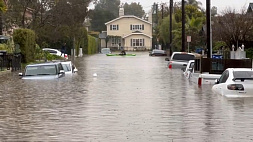 Жителей Калифорнии эвакуируют из-за сильного наводнения