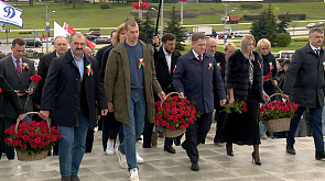 Дань памяти героям Великой Отечественной сегодня отдали и представители белорусского спорта  