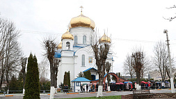 Лукашенко на Пасху посещает храм в Шклове