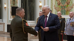 За службу Родине, за воинскую доблесть, за отвагу! Лукашенко вручил награды защитникам Отечества