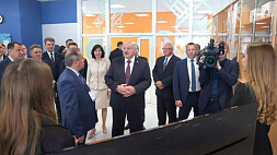Президент Беларуси ознакомился с разработками учащихся Национального детского технопарка