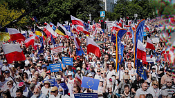 Тысячи протестующих вышли на улицы польских городов