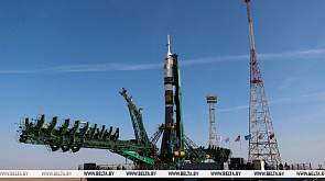 Лукашенко проведет встречу с космонавтами Новицким и Василевской