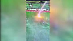 В Индонезии молния убила футболиста прямо во время матча 