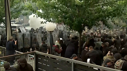На севере Косова вспыхнули столкновения между протестующими сербами и военными НАТО