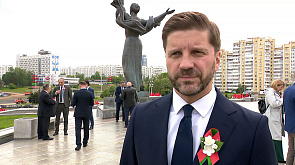 Торжественная церемония возложения цветов прошла у стелы "Минск - город-герой"