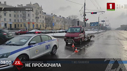 ДТП в Минске - водитель пыталась проскочить на красный и столкнулась с авто