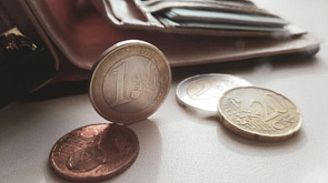 Латвийцы стремительно беднеют и не могут в срок оплачивать счета