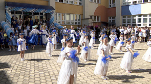 В школах, гимназиях и лицеях прозвенел последний звонок, самых одаренных ребят объединил праздник в "Минск-Арене"
