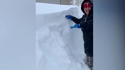 Сугробы превышают отметку в 1,5 м  - режим ЧС объявлен из-за снегопада в Канаде