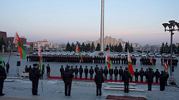 Торжественный развод, приуроченный ко Дню Конституции, состоялся на площади Государственного флага в Минске