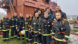 Как спасатели работают во время пожаров в городских многоэтажках в условиях нулевой видимости
