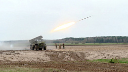 В Беларуси рамках проверки боевой готовности военнообязанные произвели залпы из реактивных систем "Град"