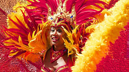 На улицы Лондона впервые с 2019 года вернулся легендарный Ноттингхилльский карнавал