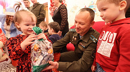 Подарить счастливые и яркие мгновения - десантники поздравили ребят из витебского детского дома