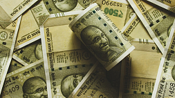 Россия и Индия провели первые сделки в рупиях
