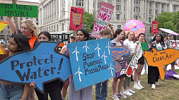 Массовая акция протеста экоактивистов прошла в Вашингтоне в День Земли
