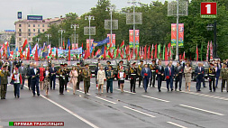 Шествие "Беларусь помнит". Тысячи людей прошли по проспекту Независимости. К ним присоединился Александр Лукашенко