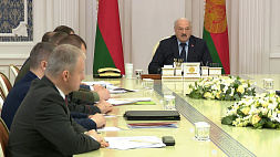 Беларусь производит достаточно вооружения и военной техники для своей армии - Лукашенко