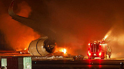 В Токио погибли пять членов экипажа при столкновении двух самолетов 