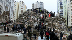 Два мощных землетрясения унесли жизни более 2 тыс. человек в Турции и Сирии