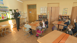В Минске сотрудники ГАИ проводят  уроки безопасности в детских садах и школах