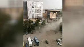 Непогода проверяет мир на прочность: торнадо пронесся в США, песчаная буря накрыла Санкт-Петербург