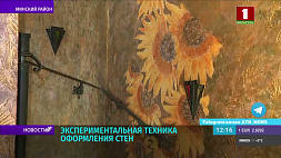Художник Наталья Сидорова при помощи индивидуальной техники цветы выращивает на стенах
