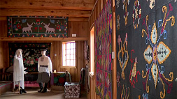 Культура, которая исчезает: выставка "Ткала бабушка ковры" открылась в Белорусском государственном музее народной архитектуры и быта