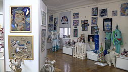 Выставка "Калядная зорка" открылась в Национальном центре художественного творчества детей и молодежи