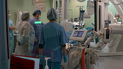 В СНГ впервые провели транскатетерную имплантацию нитинолового клапана легочной артерии
