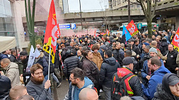 В Париже снова протестуют - на этот раз транспортники 