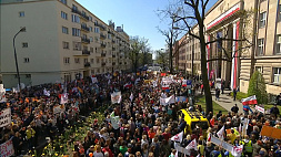 В Польше и Литве 1 сентября протесты вместо уроков, в Латвии  острая нехватка педагогов, в Молдове исчезло более 400 школ