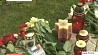 Белорусы несут цветы и свечи к посольствам Франции