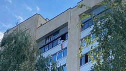 Тревожное сообщение поступило спасателям Минска: человек с внешней стороны балкона 12-го этажа жилого дома по ул. Лобанка