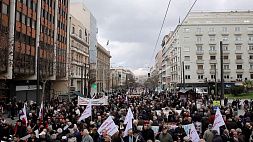 Митинги, забастовки, стычки с полицией - в Греции отметили годовщину крупнейшей железнодорожной катастрофы