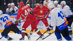 Александр Лукашенко пропустил хоккейный матч своей команды из-за травмы