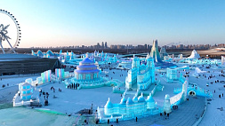Завораживающее зрелище: гигантский город изо льда и снега построили в китайском Харбине 