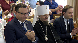 В рамках акции "Наши дети" представители Министерства здравоохранения и Белорусской православной церкви посетили минский Дом ребенка № 1
