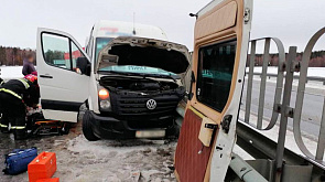 В Березинском районе маршрутка влетела в ограждение - пострадали 3 человека