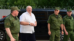 "Никаких лишних мероприятий". Лукашенко поручил отвести войска на южных рубежах в места постоянной дислокации