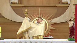 В костелах Беларуси проходят праздничные пасхальные богослужения