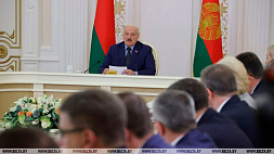 Лукашенко собрал совещание по работе с кадрами