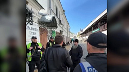 Украинская полиция заблокировала вход в помещения Киево-Печерской лавры
