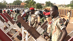 Франция ведет переговоры с Нигером о выводе своих войск 